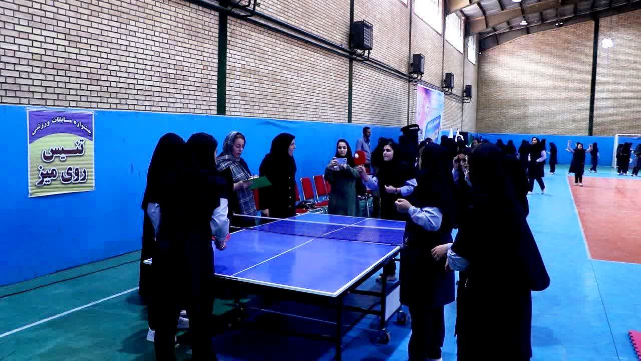 جشنواره ورزشی دانش‌ آموزان مدرسه دخترانه راز در صفادشت برگزار شد
