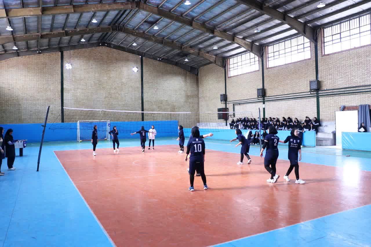 جشنواره ورزشی دانش‌ آموزان مدرسه دخترانه راز در صفادشت برگزار شد