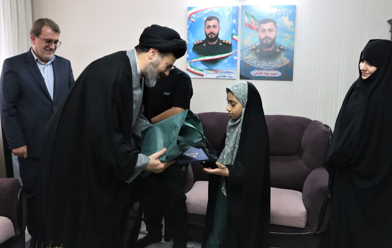 دیدار دکتر مولابیگی با خانواده شهید بهزاد کاشفی ایمانی در مارلیک