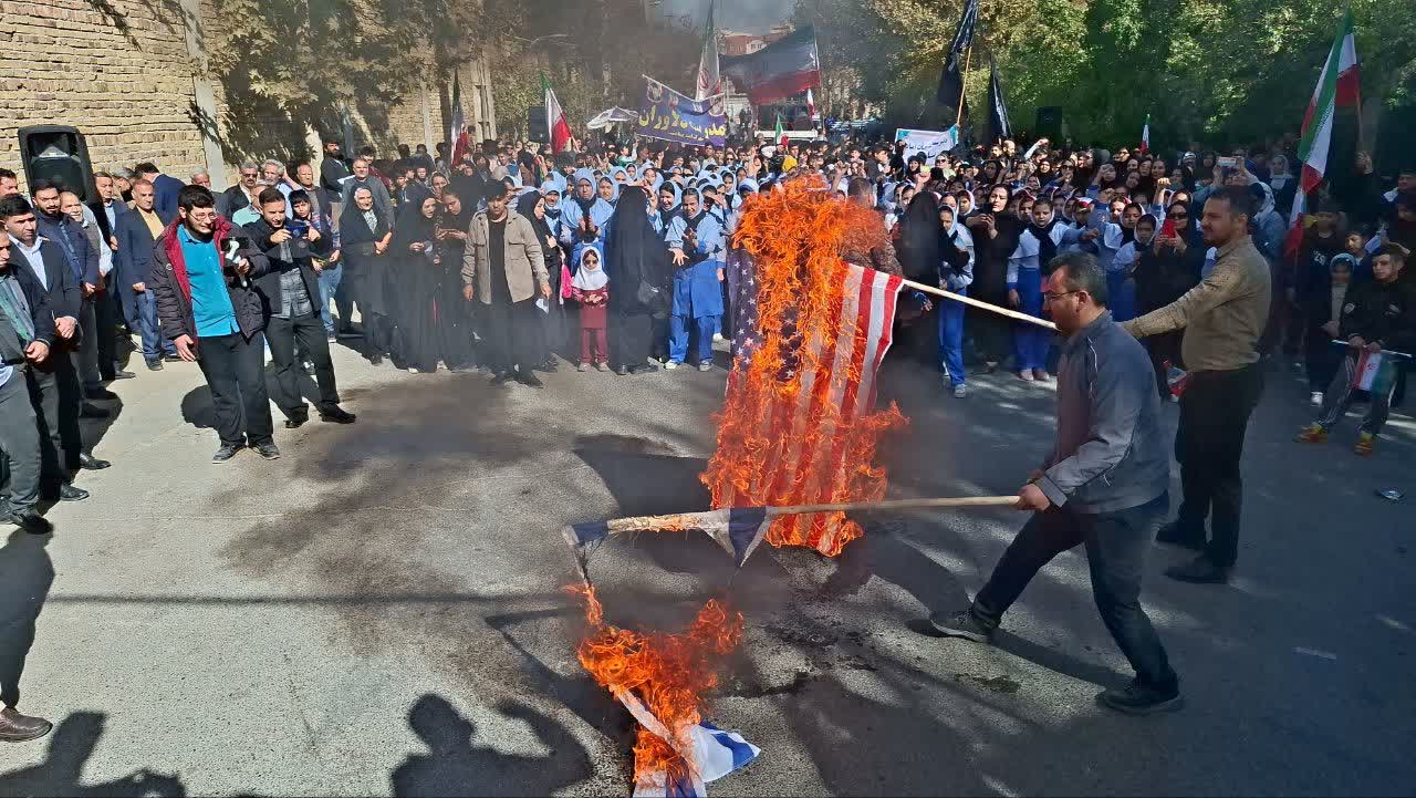 برگزاری راهپیمایی گرامیداشت ۱۳ آبان در صفادشت