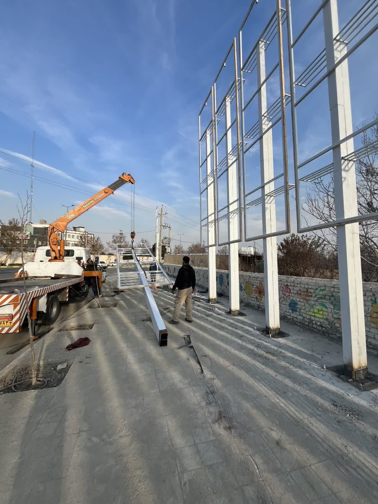 نصب و انتقال سازه دیوار نگاره بزرگ شهر ملارد