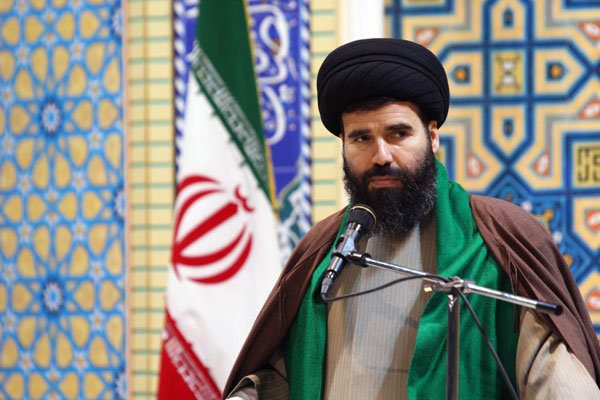 امام جمعه صفادشت : تعامل با مسئولان به معنای چشم‌پوشی از اشکالات نیست