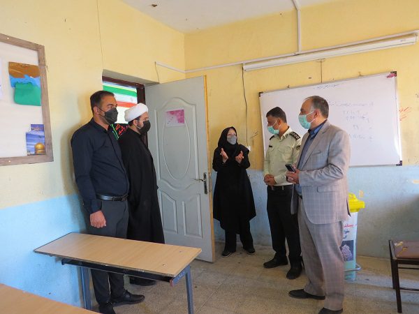 بازدید بخشدار صفادشت از مرکز واکسیناسیون کرونا در اخترآباد