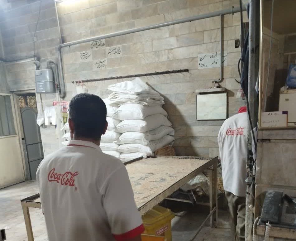 تشکیل پرونده تعزیراتی برای دو نانوایی متخلف در ملارد؛ گرانفروشی با طعم کنجد!
