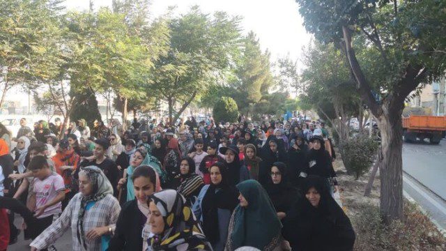 همایش پیاده روی خانوادگی در ملارد برگزار شد
