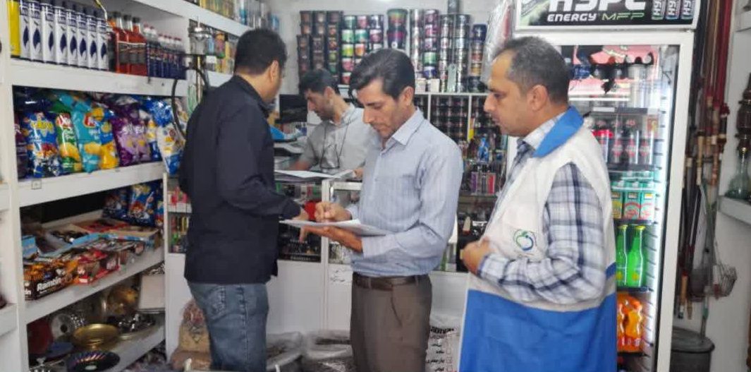 گشت مشترک واحدهای عرضه دخانیات در سرآسیاب با تأکید بر ممنوعیت عرضه ویپ