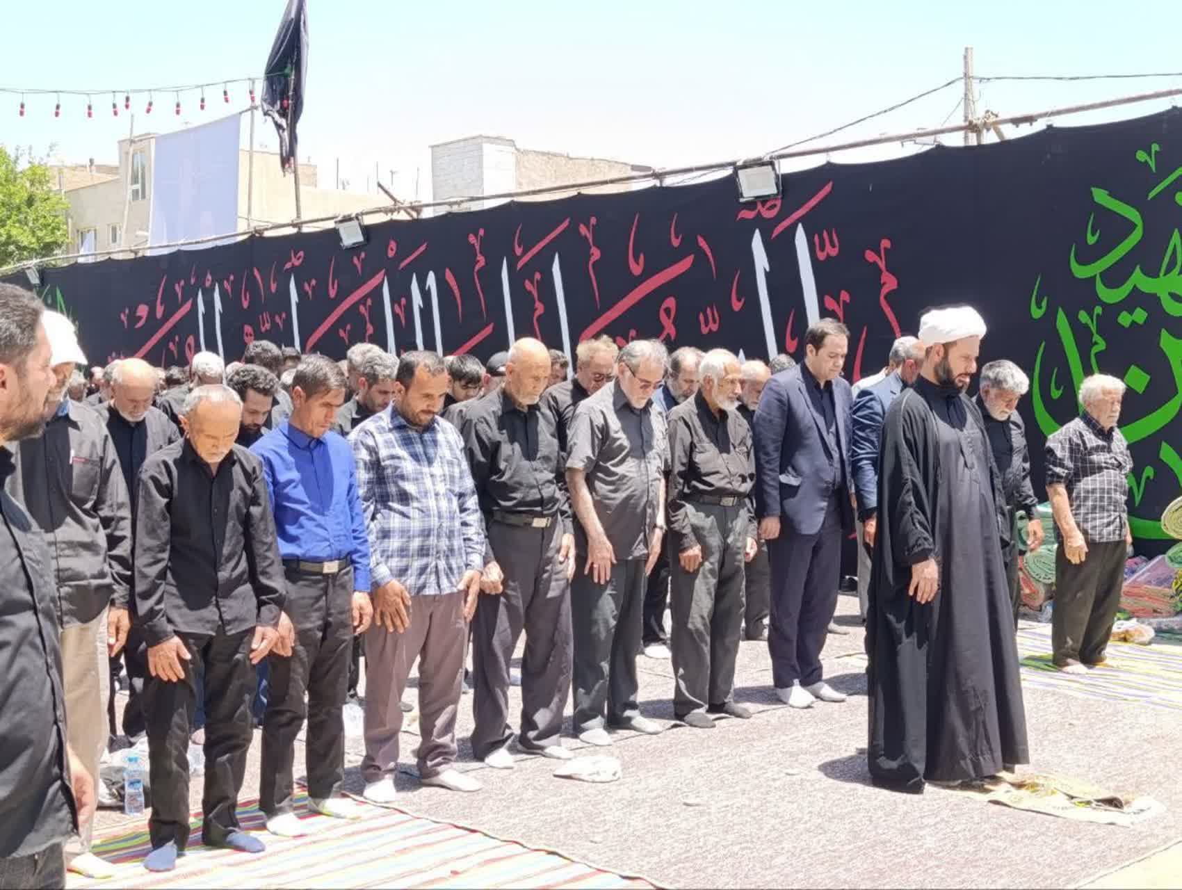 برپایی باشکوه نماز ظهر عاشورا در صفادشت