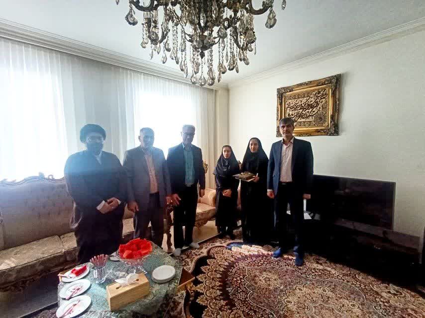 دیدار فرماندار ملارد با خانواده شهدای مدنی زاده و کاشفی به مناسبت عید غدیر