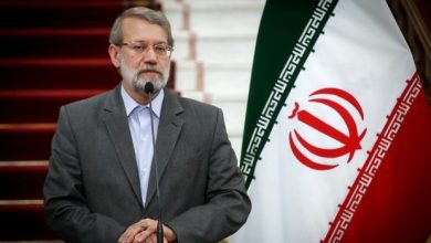 علی لاریجانی با حضور در گلزار شهدای ملارد به مقام شهدا ادای احترام کرد