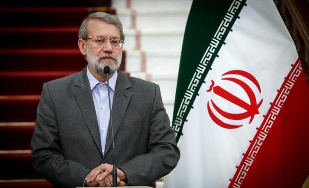علی لاریجانی با حضور در گلزار شهدای ملارد به مقام شهدا ادای احترام کرد