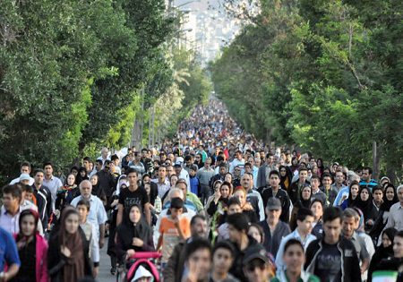 همایش پیاده روی خانوادگی در ملارد با قول احداث سالن شمشیربازی و چند منظوره