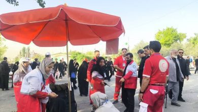 خدمات‌رسانی هلال‌ احمر ملارد به بیش از ۱۷۰۰ زائر در مراسم وداع با رهبر شهید