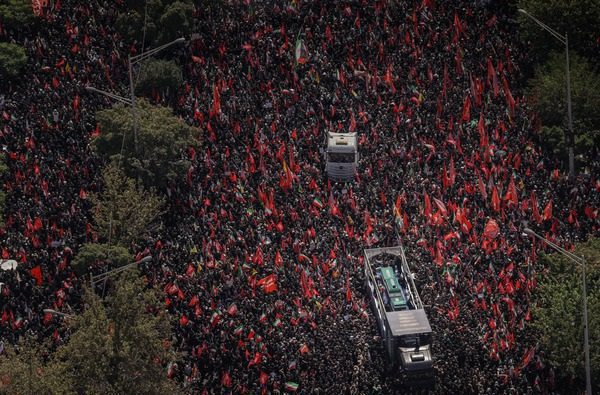 گزارش تصویری؛ حماسه میلیونی تشییع رهبر شهید در تهران
