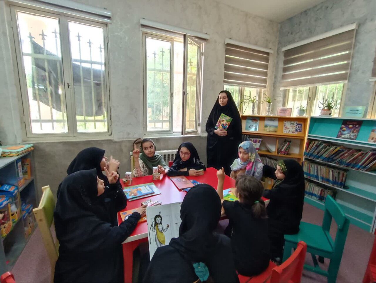 قصه‌گویی کتاب کودک در کتابخانه شهید سلیمی ملارد برگزار شد