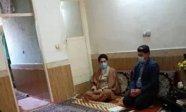 بازدید مسئولین از منزل خانواده های دارای چند معلول در شهرستان ملارد