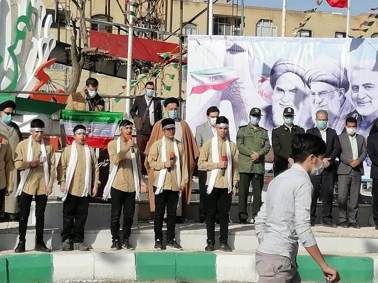 گزارش تصوريری حضور پرسنل و نيروهاي اورژانس اجتماعی اداره بهزيستی شهرستان ملارد در راهپيمايی ٢٢ بهمن