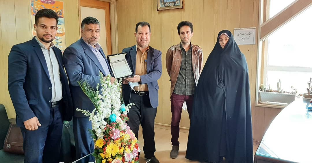دیدار دهیار و اعضای شورای اسلامی ارغش آباد با شهردار محترم صفادشت بمناسبت روز شهردار و تقدیر از ایشان بابت احداث مدرسه ه...