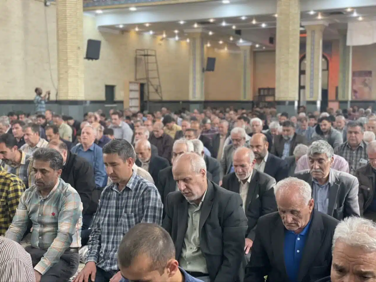 شکوه بندگی در اقامه نماز عید فطر ملارد