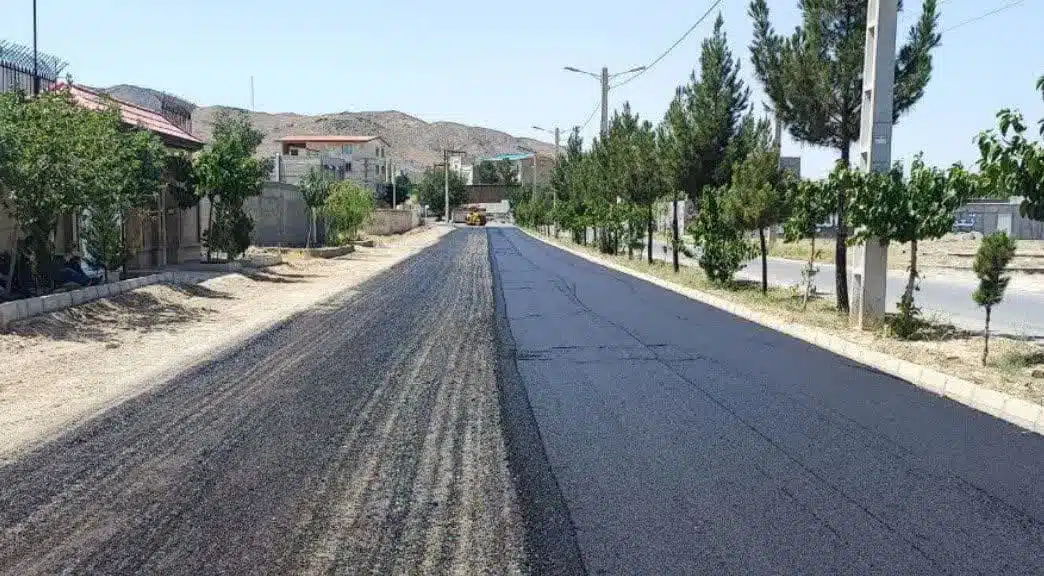 زیرسازی و آسفالت بلوار اصلی روستای دهک به مساحت ۶۰۰۰ مترمربع