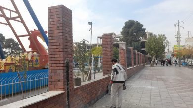 اجرای سنگ درپوش دیوار ضلع شمالی پروژه بوستان خیابان امام خمینی(ره)