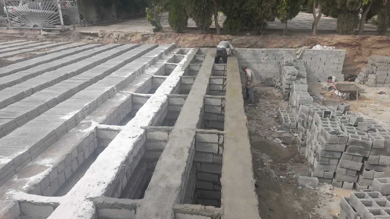 عملیات بازسازی و ساخت طبقه سوم قبور قدیمی در آرامستان ملارد