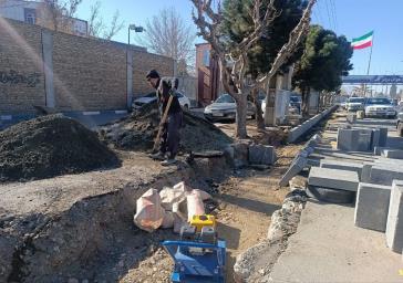 تداوم عملیات جدول گذاری و تعویض جداول فرسوده در سطح شهرصفادشت