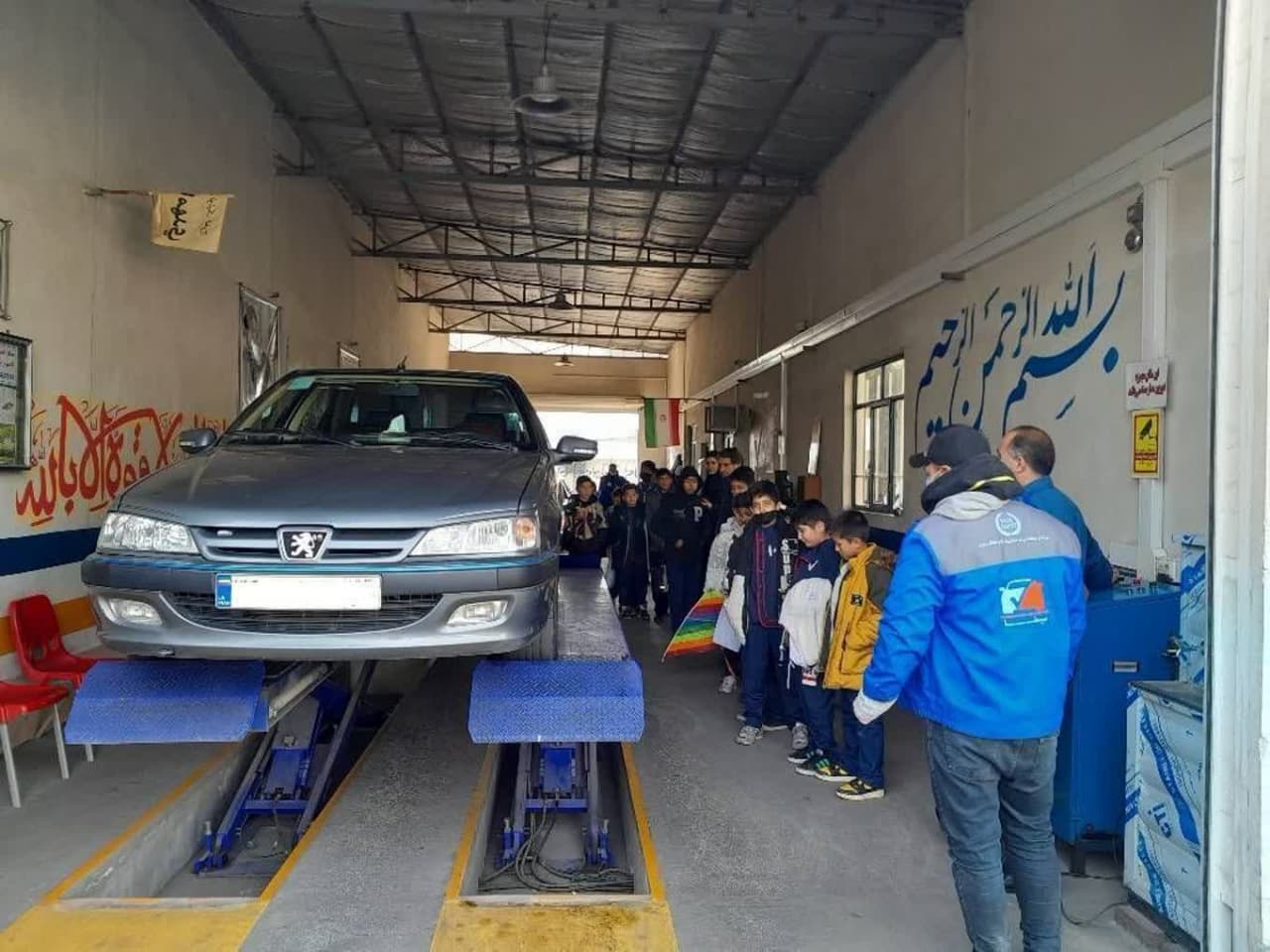 دانش آموزان ملاردی به استقبال هفته گرامیداشت هوای پاک رفتند