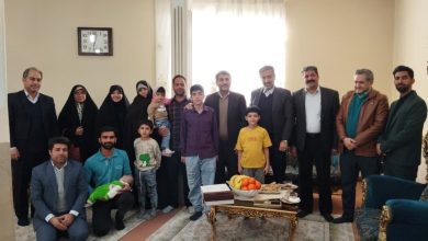 دیدار فرماندار و بخشدار مرکزی ملارد با خانواده ۷ فرزندی روستای اسفند آباد