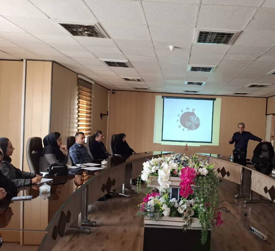 برگزاری باشگاه مشاوران و روانشناسان اداره بهزیستی