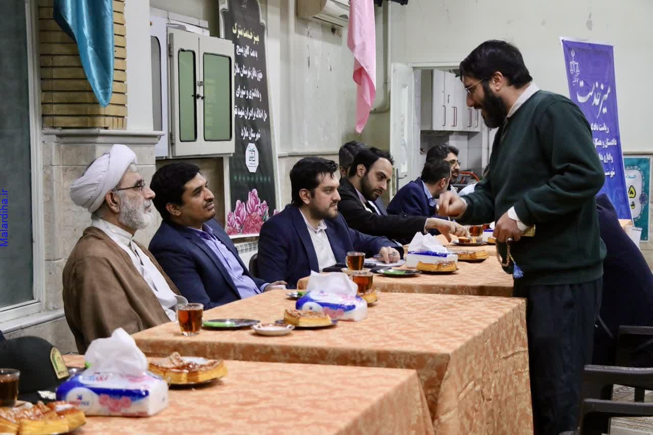 برگزاری میز خدمت مقامات قضایی و انتظامی ملارد در مسجد جامع حضرت ابوالفضل (ع)