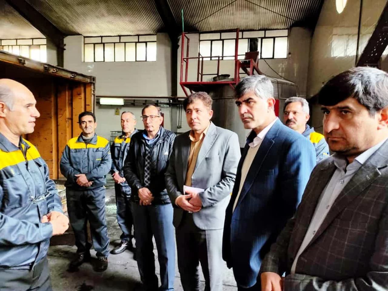 بررسی میدانی مشکلات یک واحد تولیدی با حضور سرپرست فرمانداری ملارد