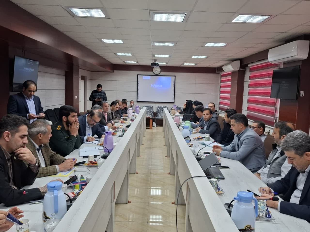 تکریم جایگاه معلمان، وظیفه همگان است