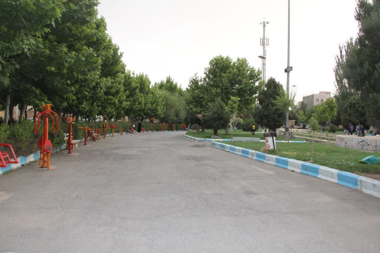 بوستان های شهر صفادشت در روز طبیعت میزبان شهروندان و مسافران نوروزی