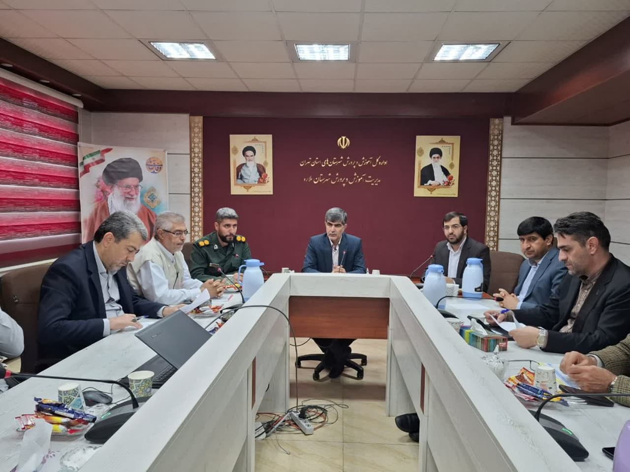 تکریم جایگاه معلمان، وظیفه همگان است-