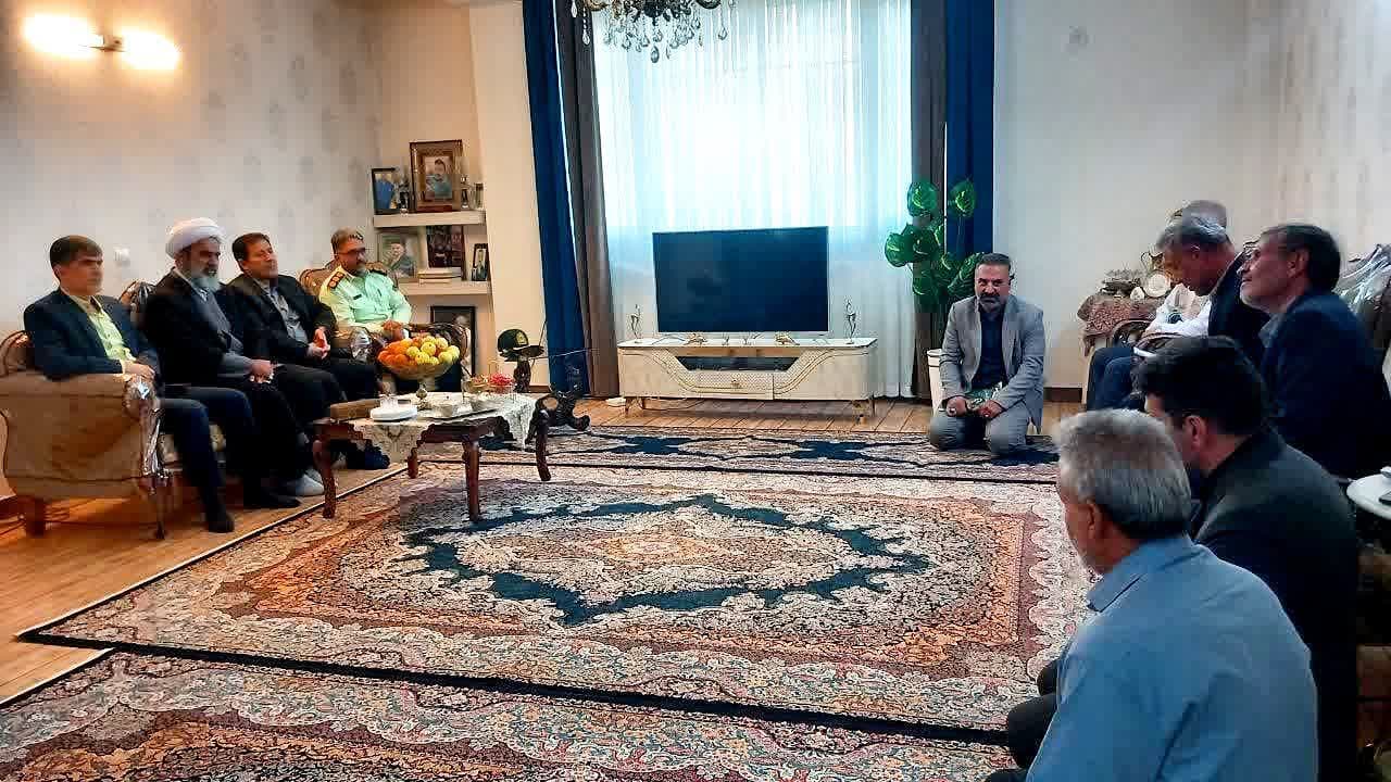 دیدار سرپرست فرمانداری شهرستان ملارد با خانواده شهید مدافع سلامت محمد رضایی-