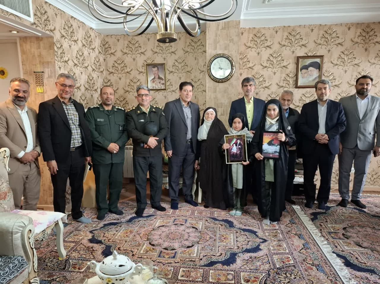 سرپرست فرمانداری ملارد میهمان دو خانواده شهید-
