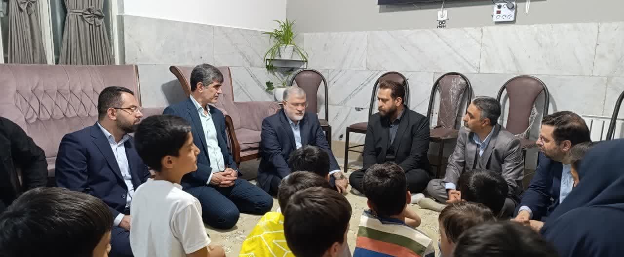 استاندار تهران با کودکان موسسه همدلان علوی ملارد دیدار کرد