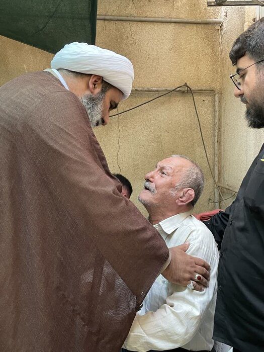 دیدار امام جمعه شهرستان ملارد با پدر پاسدار شهید بهزاد کاشفی