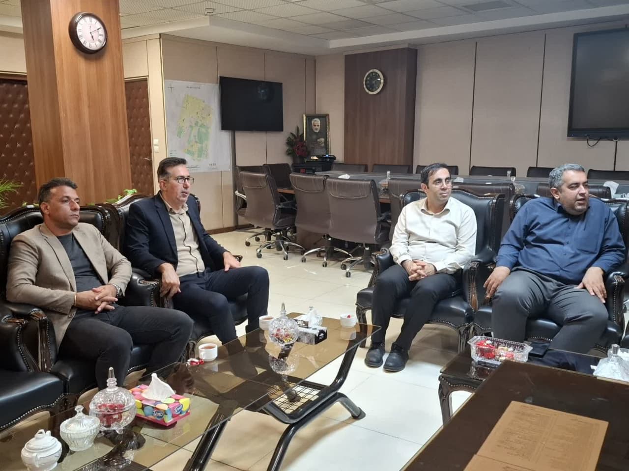 برگزاری جلسه بررسی وضعیت قطعی برق و آب در شهرستان ملارد