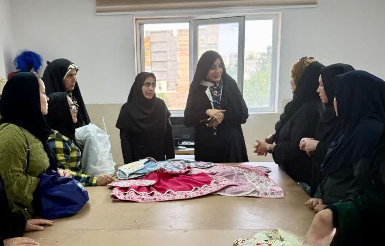 بانوان دستگاه های اجرایی ملارد از مرکز آموزش فنی‌ و حرفه‌ ای بازدید کردند