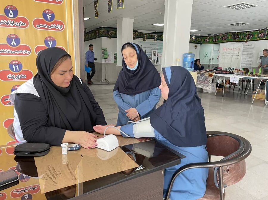 تست فشار خون پرسنل و مراجعین اداره بهزیستی ملارد