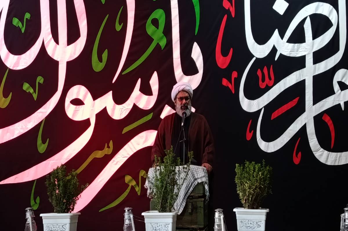 امام جمعه ملارد الگوبرداری از زندگی امام رضا (ع) اصلی‌ترین راه سعادت جوانان امروزی است