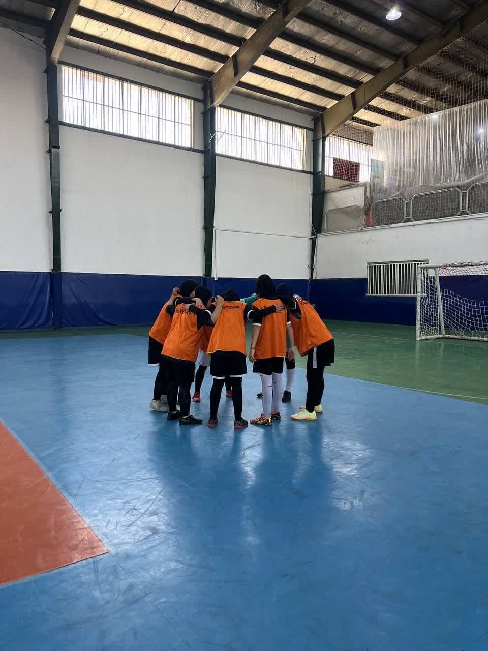 برگزاری دیدار دوستانه فوتسال بانوان به مناسبت گرامیداشت شهدای جنگ تحمیلی ۱۲ روزه در صفادشت