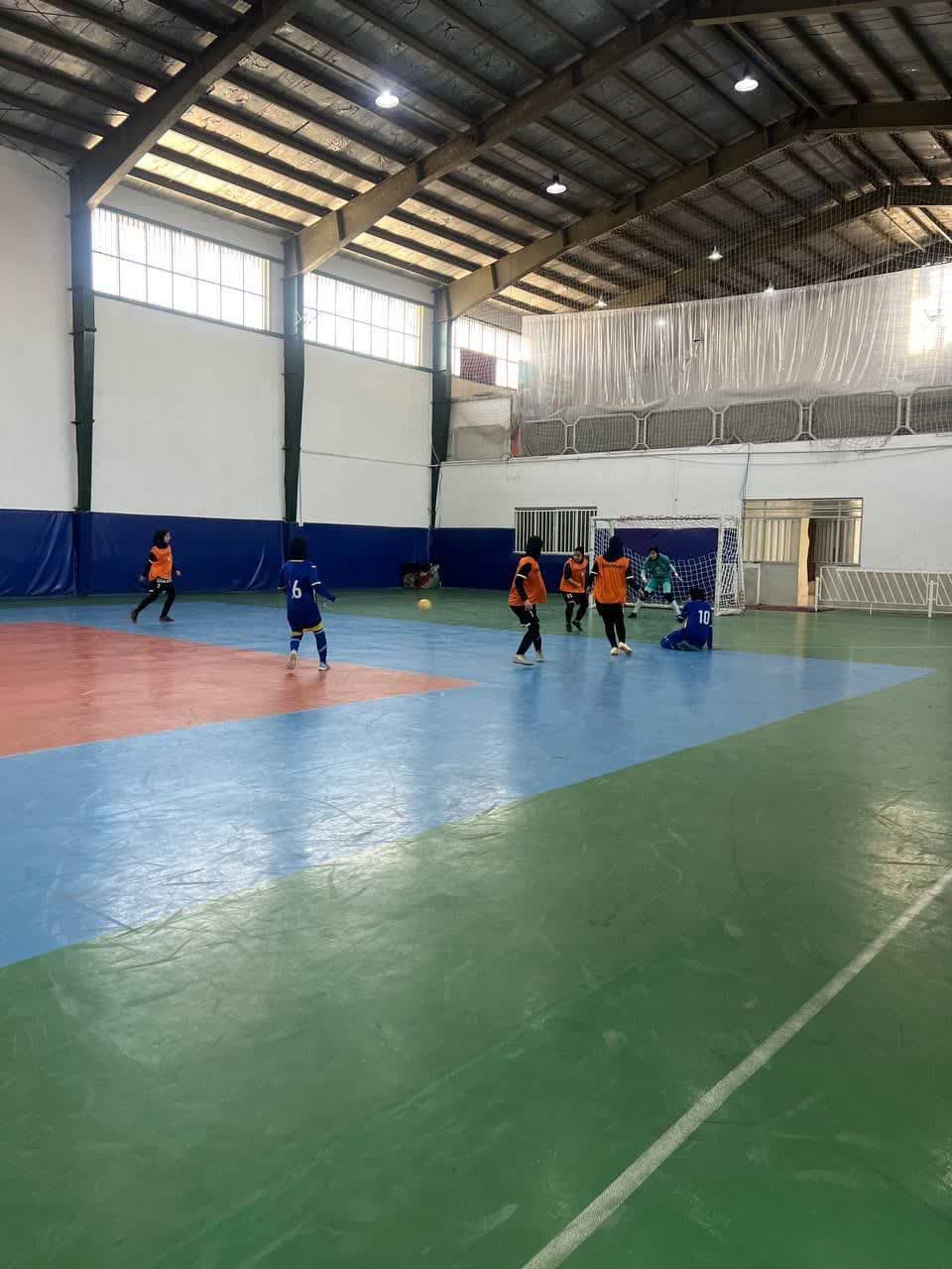 برگزاری دیدار دوستانه فوتسال بانوان به مناسبت گرامیداشت شهدای جنگ تحمیلی ۱۲ روزه در صفادشت