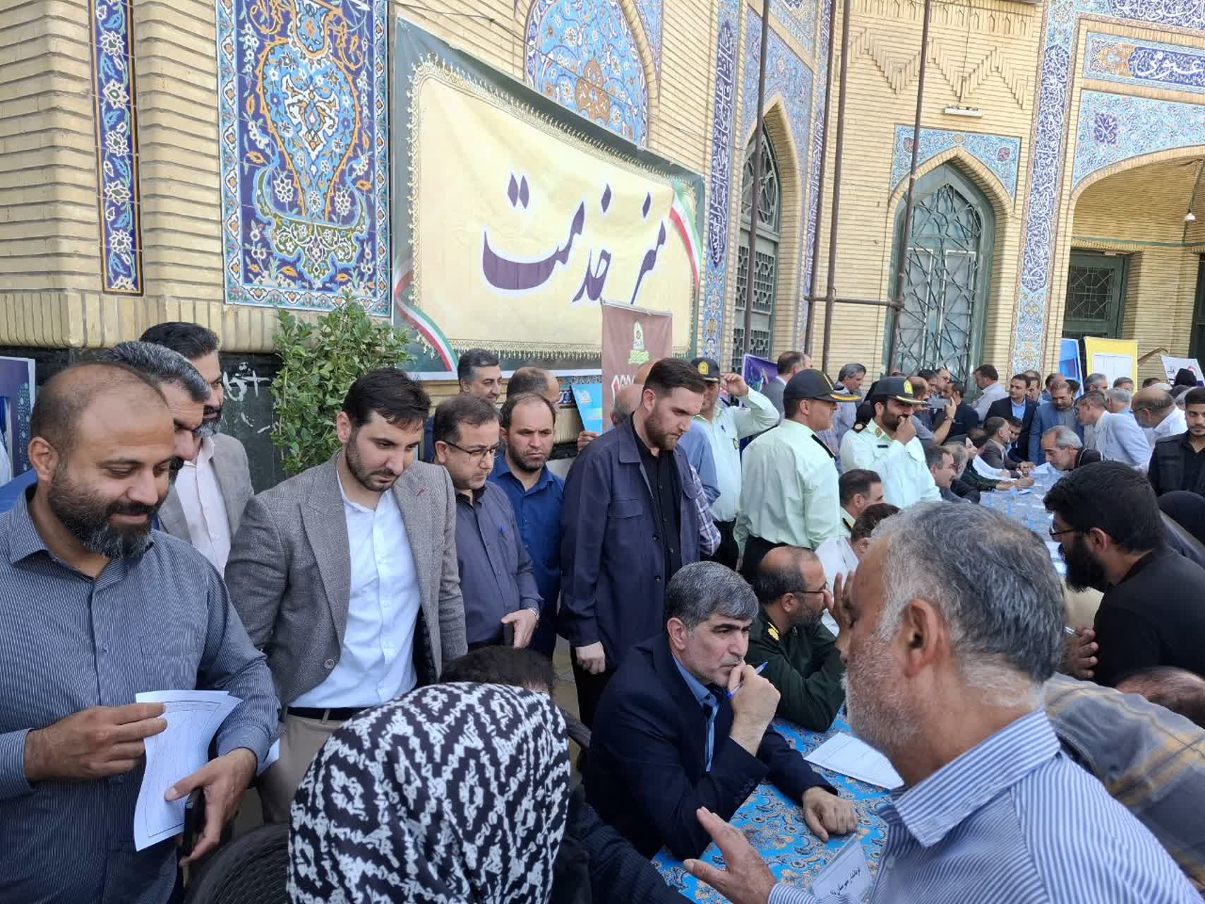 برگزاری میز خدمت به مناسبت هفته دولت در شهرستان ملارد