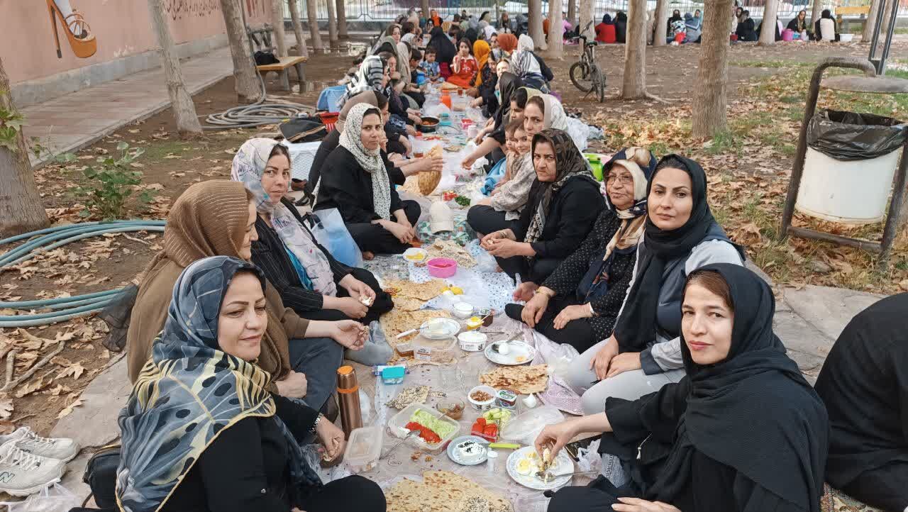 دورهمی بانوان صفادشت عامل تقویت روحیه همدلی و صمیمیت