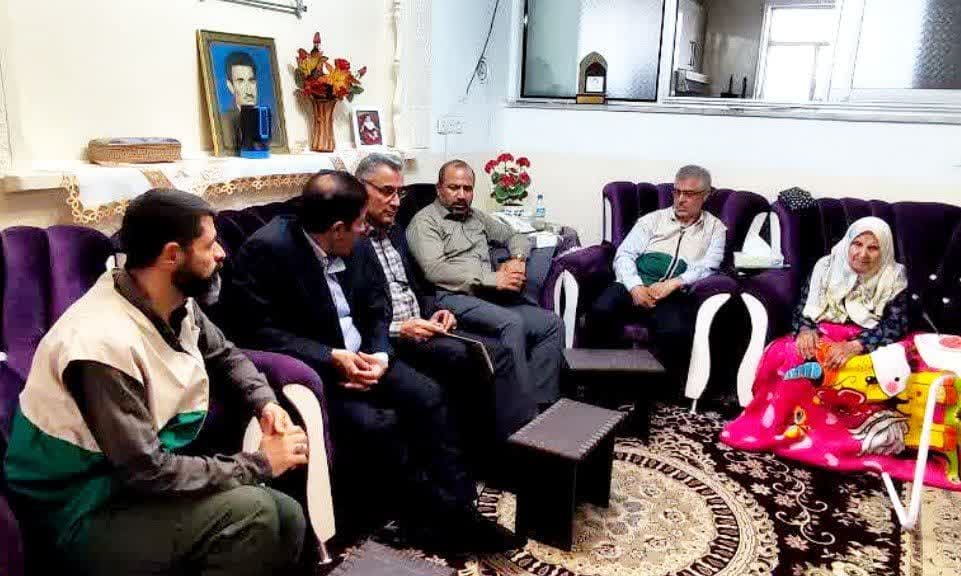 دیدار مسئولان ملارد با خانواده شهیدان عباس صالح و حسین کاظمی به مناسبت هفته دولت