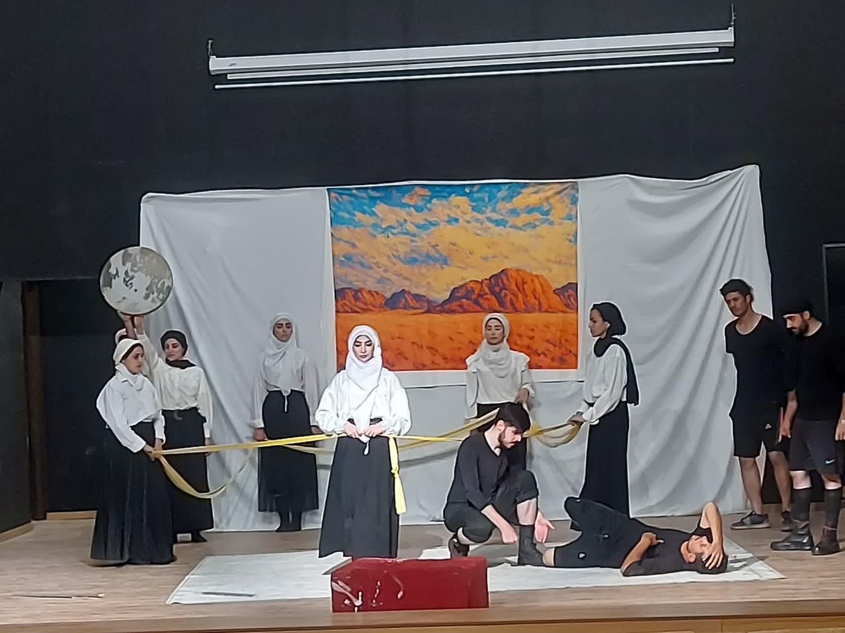 نمایش " آن گاه که خدا از دهان سنگ ترانه میخواند " در شهرستان ملارد به روی صحنه رفت