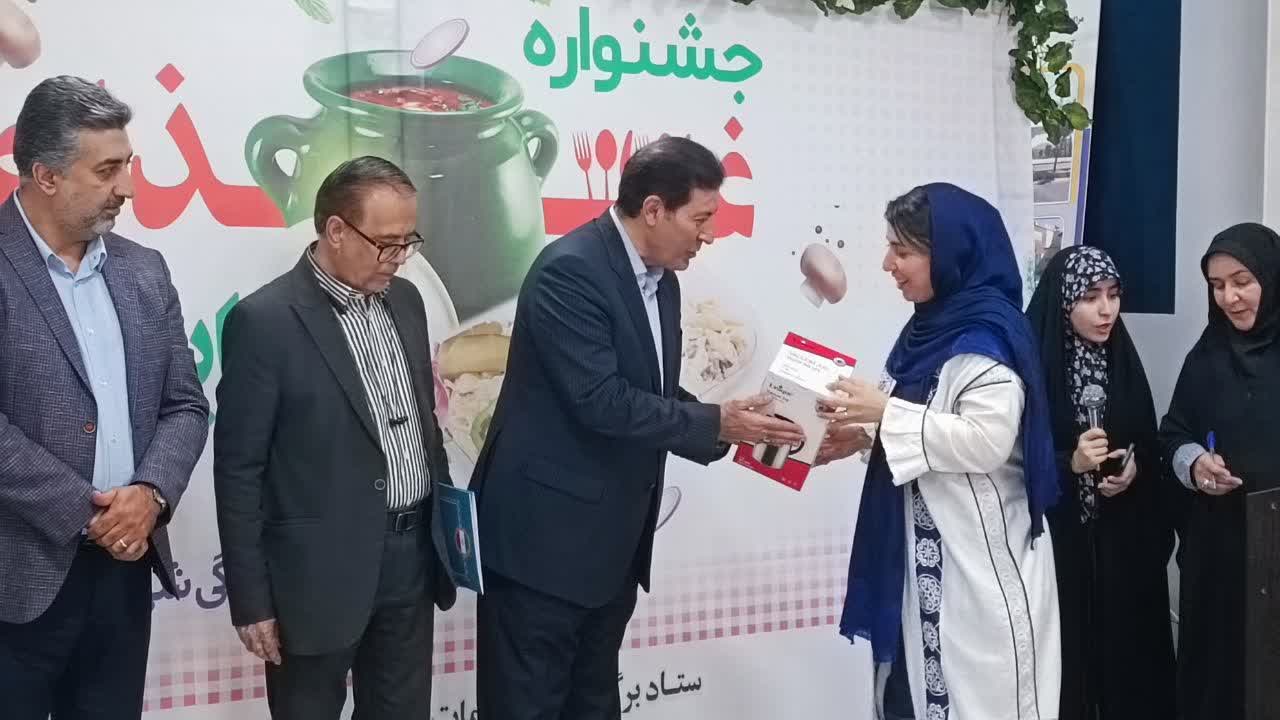 جشنواره غذای ایرانی در صفادشت