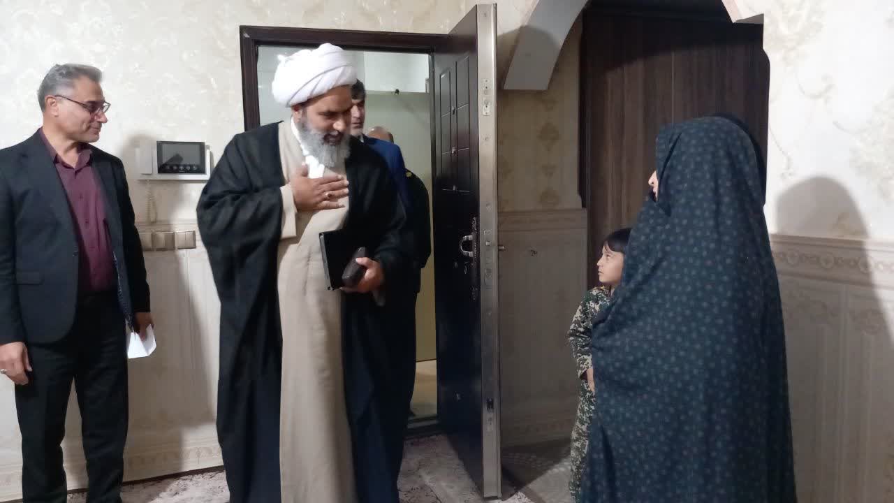 تجدید میثاق مسئولین ملارد با خانواده‌های شهدا و ایثارگران به مناسبت هفته دفاع مقدس